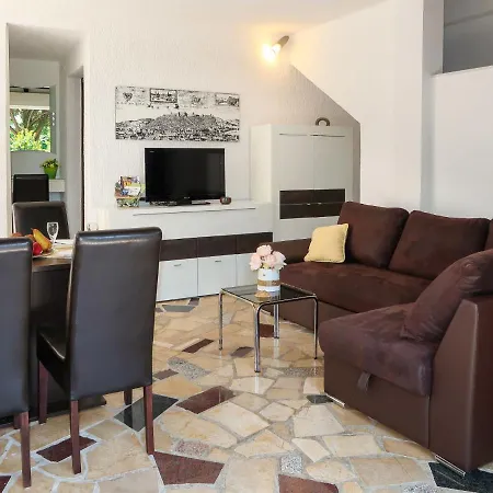 Karin By Interhome Lovran