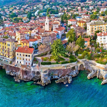 Сasa de vacaciones Karin By Interhome Lovran